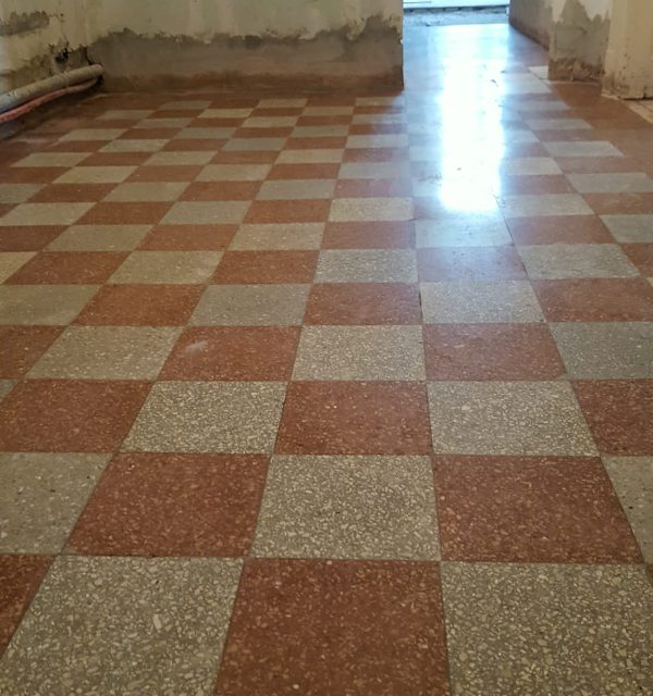Padlófelújítás és betoncsiszolás társasházi területen